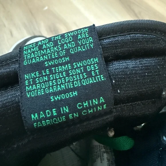 Nike Air Jordan 1 High Green Black White Sneakers - Picture 4 of 7